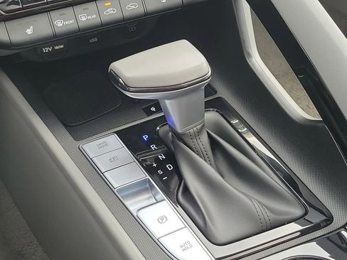 Used 2025 Hyundai Elantra SEL FWD image 33