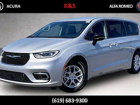 Used 2024 Chrysler Pacifica Touring-L image 1