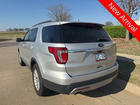 Used 2017 Ford Explorer XLT w/ Equipment Group 202A image 5