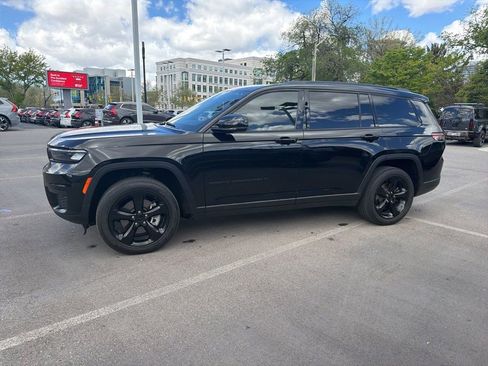 Used 2023 Jeep Grand Cherokee L Laredo image 9