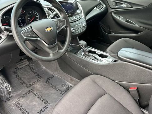 Used 2024 Chevrolet Malibu LT image 2