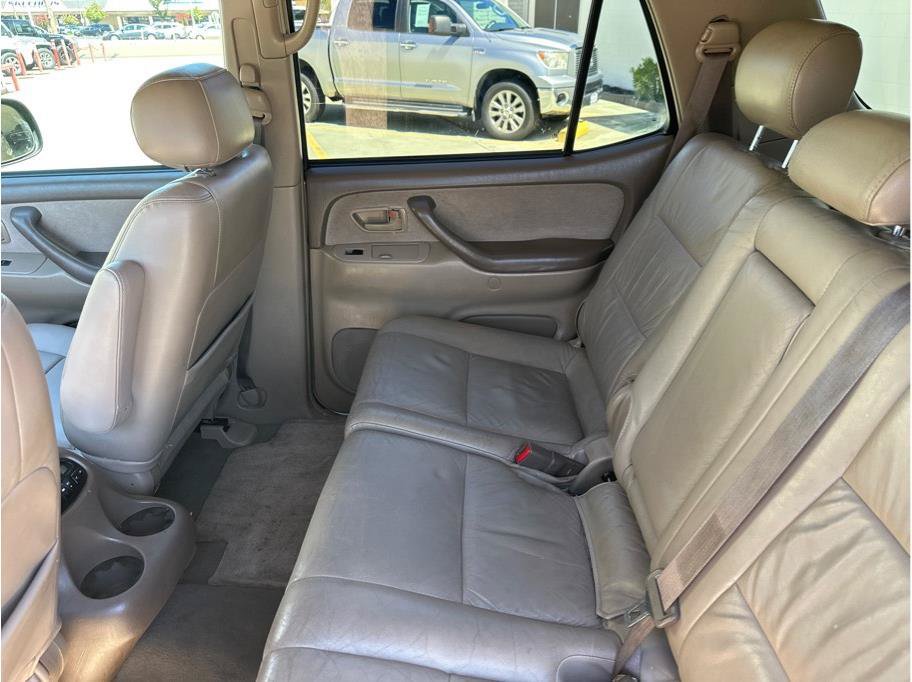 Used 2004 Toyota Sequoia SR5 RWD image 19