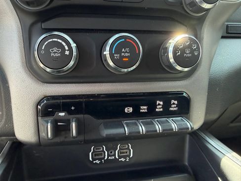 Used 2024 RAM 2500 Big Horn w/ Off Road Package AWD/4WD image 19