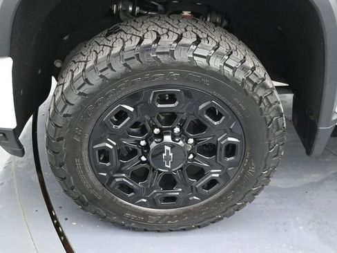 Used 2024 Chevrolet Silverado 2500 LTZ w/ LTZ Plus Package AWD/4WD image 9