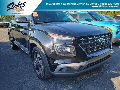 Used 2022 Hyundai Venue SEL FWD image 1