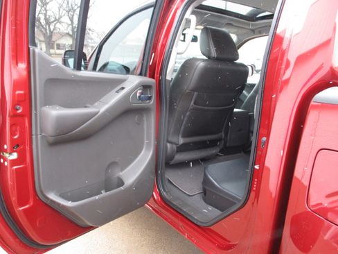 Used 2020 Nissan Frontier PRO-4X image 15