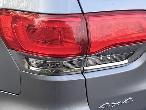 Used 2019 Jeep Grand Cherokee Overland AWD/4WD image 33