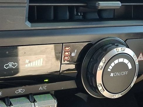 Certified 2025 Toyota Tacoma SR5 AWD/4WD image 25