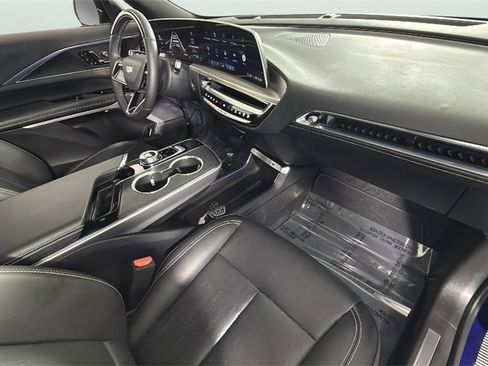 Used 2025 Cadillac Lyriq Sport image 32