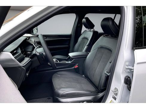 New 2026 Jeep Grand Cherokee L 4WD image 10