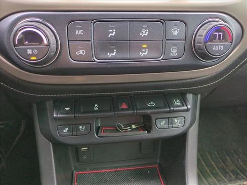 Used 2017 GMC Canyon Denali image 12