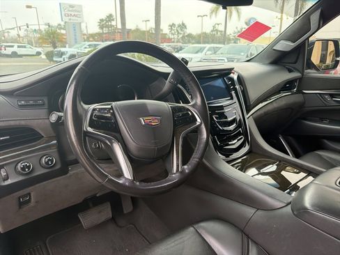 Used 2019 Cadillac Escalade Platinum image 11