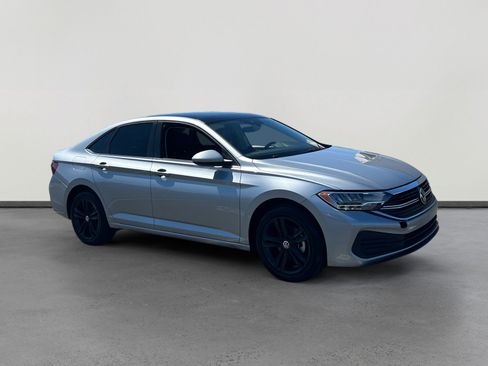 Used 2023 Volkswagen Jetta SE w/ Panoramic Sunroof Package FWD image 7