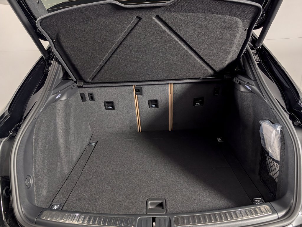 New 2026 Porsche Macan AWD/4WD image 17