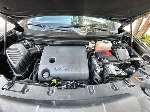 Used 2022 Chevrolet Traverse LT FWD image 29