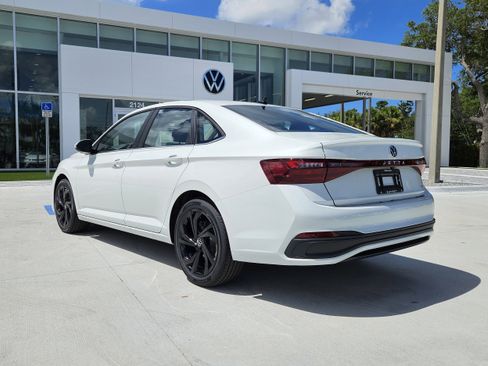 New 2025 Volkswagen Jetta SE image 5