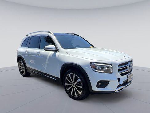 Used 2023 Mercedes-Benz GLB 250 4MATIC image 11