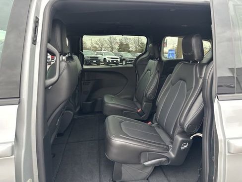 New 2026 Chrysler Pacifica Select image 25