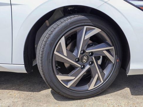 New 2026 Hyundai Elantra Limited FWD image 32