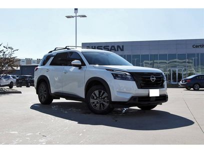 Used 2024 Nissan Pathfinder SV w/ Black Appearance Package