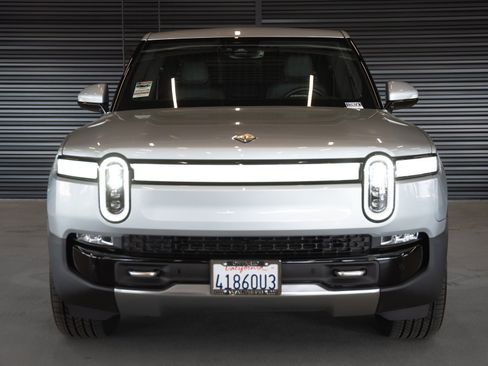 Used 2023 Rivian R1T Launch Edition image 10