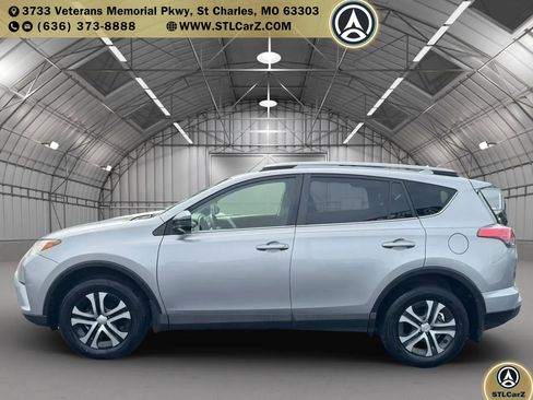 Used 2018 Toyota RAV4 LE w/ All Weather Liner Package FWD image 6