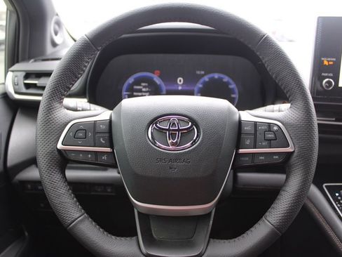 Used 2025 Toyota Sienna Platinum image 34