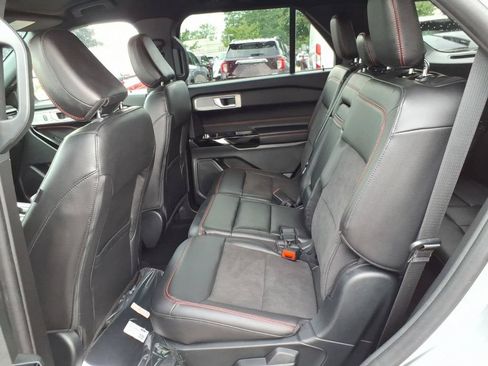 Used 2023 Ford Explorer ST-Line AWD/4WD image 11