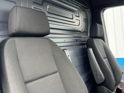 Used 2020 Freightliner Sprinter 2500 image 19