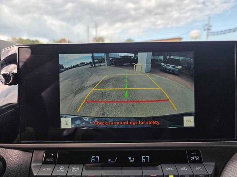 Used 2025 Toyota Camry SE image 17