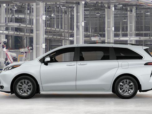 New 2026 Toyota Sienna XLE AWD/4WD image 4