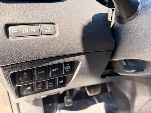 Used 2016 Nissan Rogue SV w/ SV Premium Package image 12