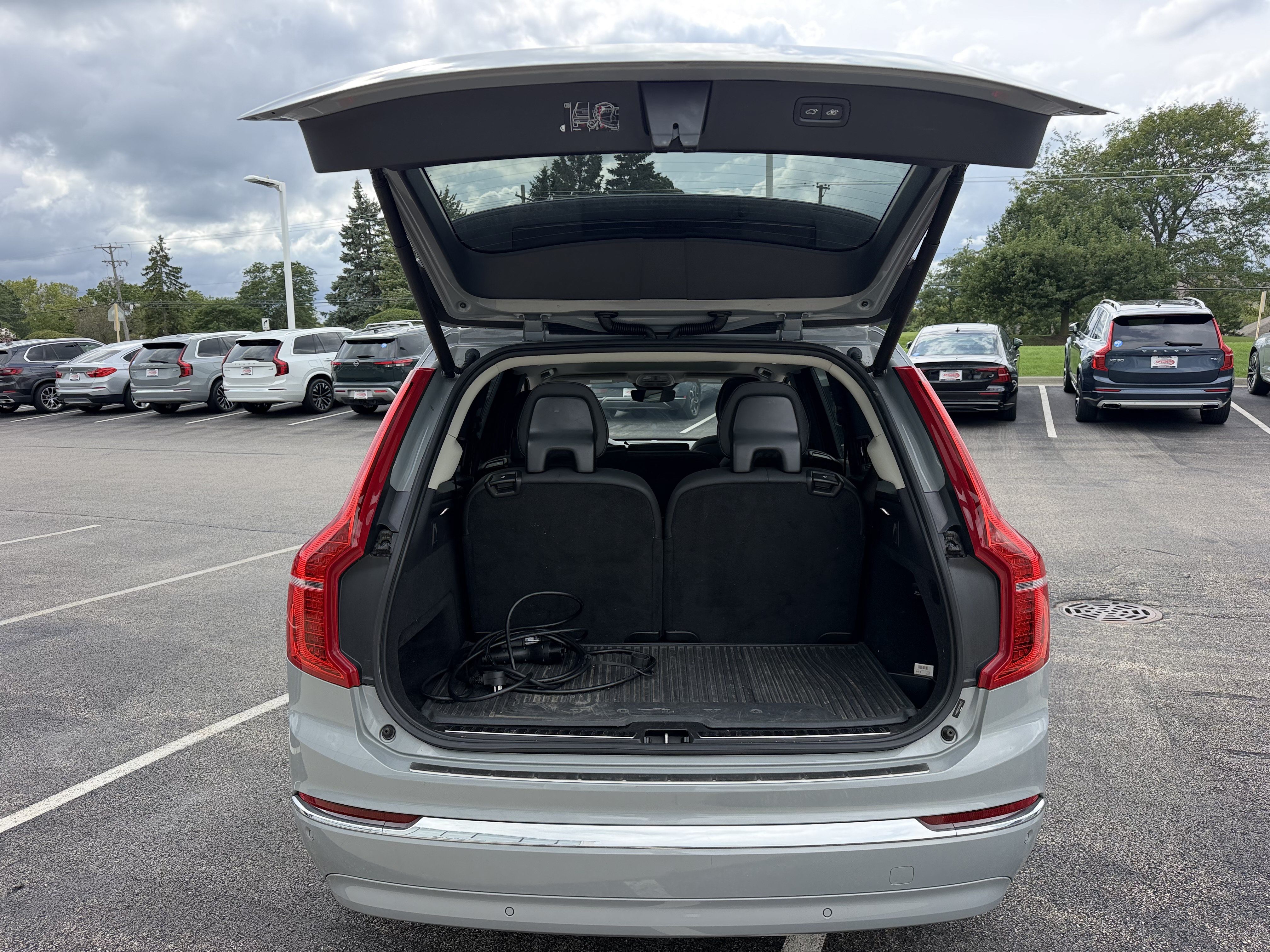 Used 2024 Volvo XC90 T8 Plus w/ Protection Package Premier AWD/4WD image 11