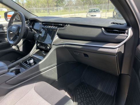 Used 2025 Jeep Grand Cherokee Laredo X w/ Trailer Tow Package image 42