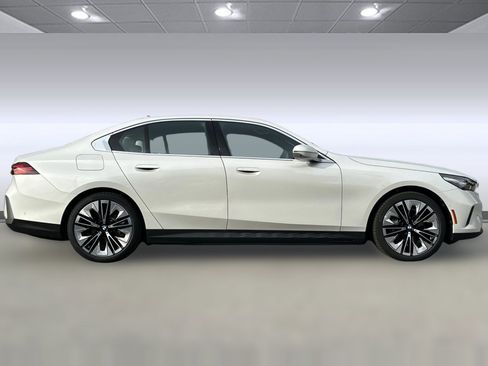 Used 2026 BMW i5 eDrive40 RWD image 8