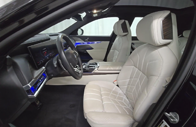 Used 2023 BMW 740i RWD image 7