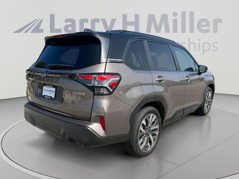 Certified 2025 Subaru Forester Touring AWD/4WD image 5