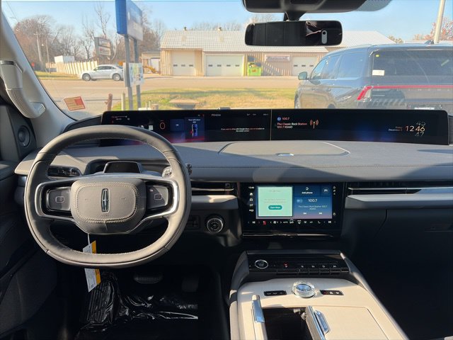 New 2025 Lincoln Navigator Reserve AWD/4WD image 14