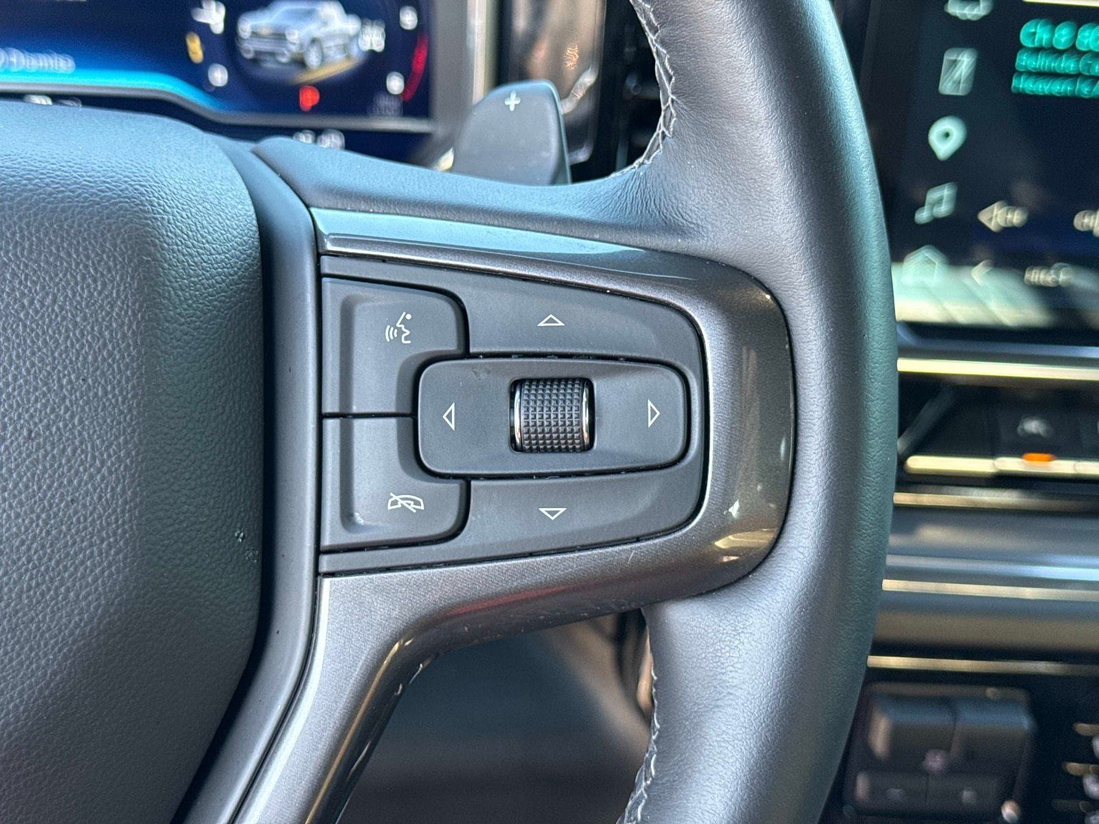 Used 2025 Chevrolet Silverado 1500 High Country w/ Technology Package AWD/4WD image 29