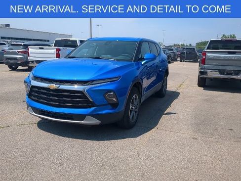 Used 2024 Chevrolet Blazer LT FWD image 1