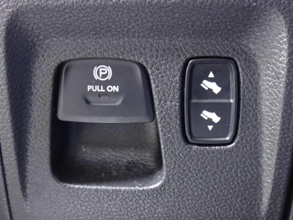 Used 2020 RAM 1500 Limited AWD/4WD image 12