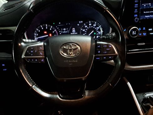 Certified 2021 Toyota Highlander XLE image 24