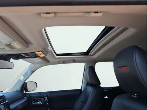 Used 2020 Toyota 4Runner TRD Off-Road Premium w/ Moonroof Package AWD/4WD image 10