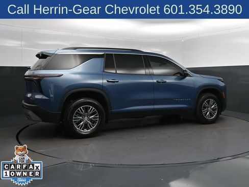 Used 2025 Chevrolet Traverse LT FWD image 8