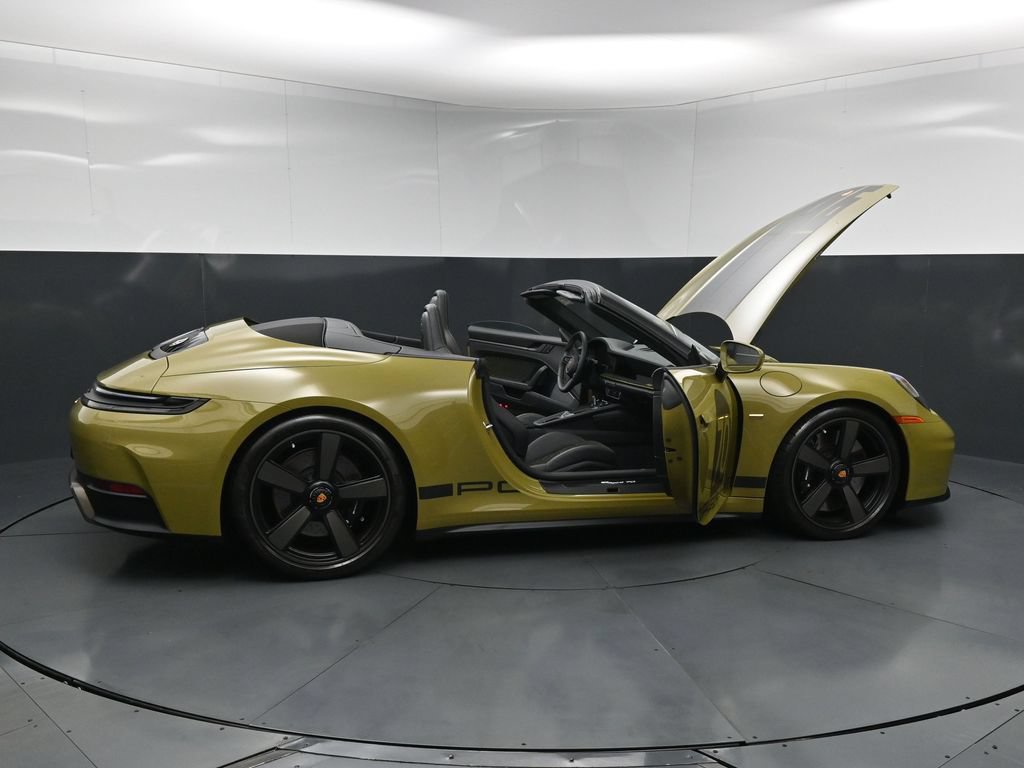 Certified 2026 Porsche 911 GTS RWD image 39