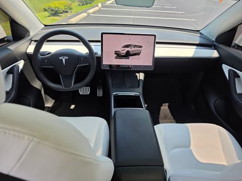 Used 2022 Tesla Model Y Performance AWD/4WD image 2