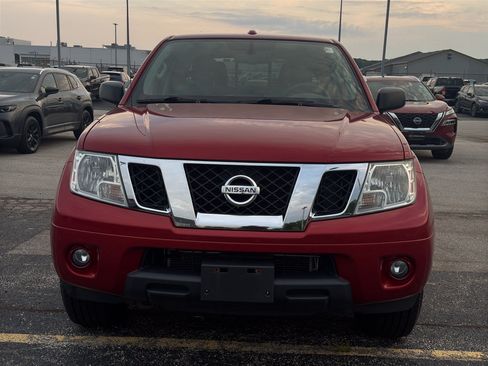 Used 2015 Nissan Frontier SV w/ SV Value Truck Package AWD/4WD image 3