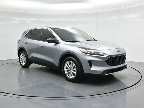 Used 2022 Ford Escape SE image 25