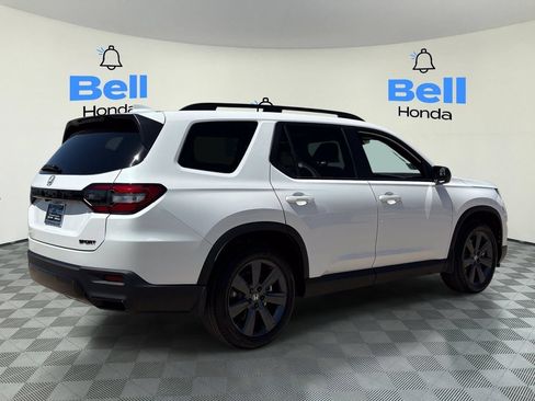New 2026 Honda Pilot Sport image 3