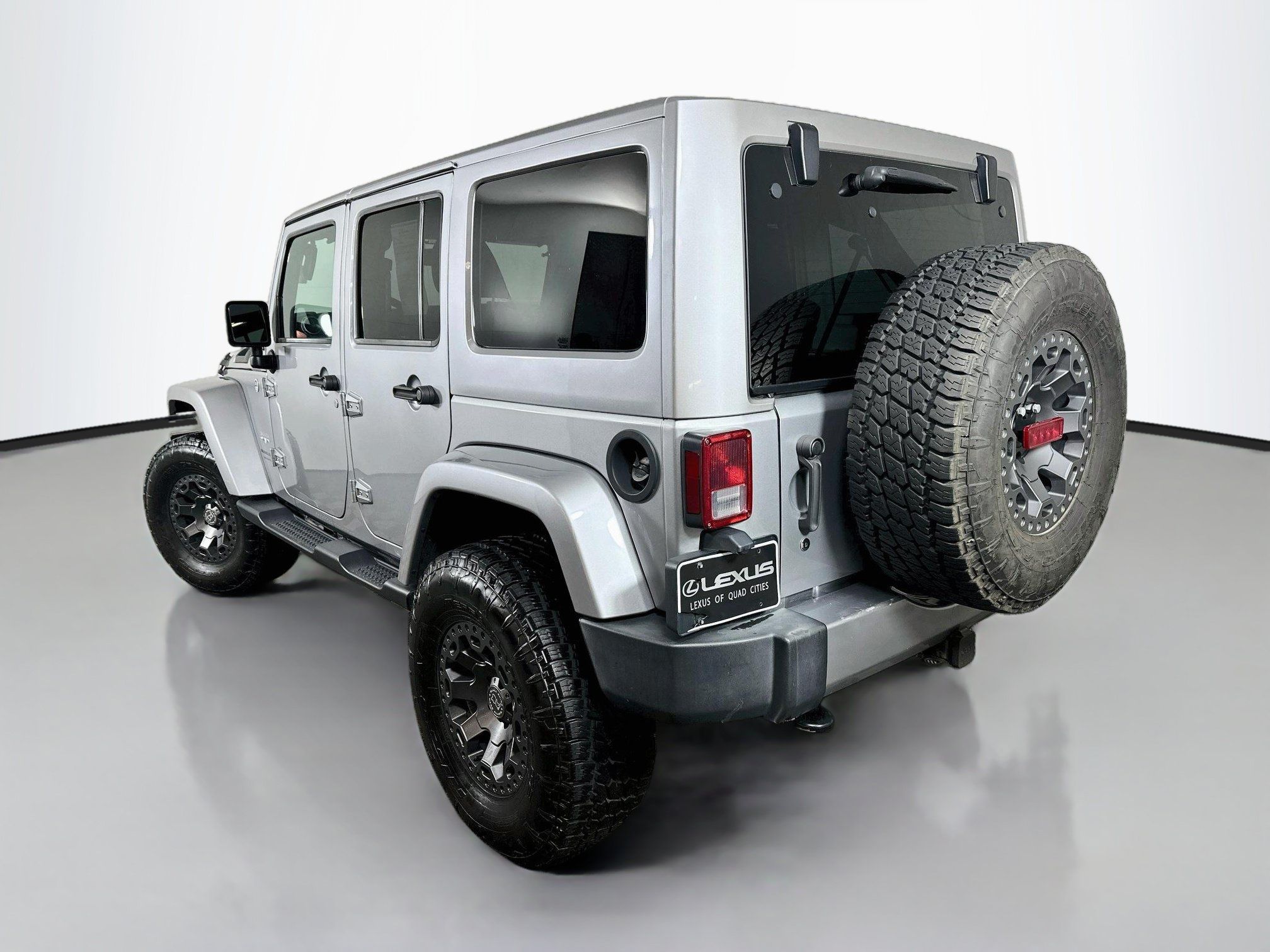 Used 2018 Jeep Wrangler Unlimited Sahara w/ Connectivity Group AWD/4WD image 5